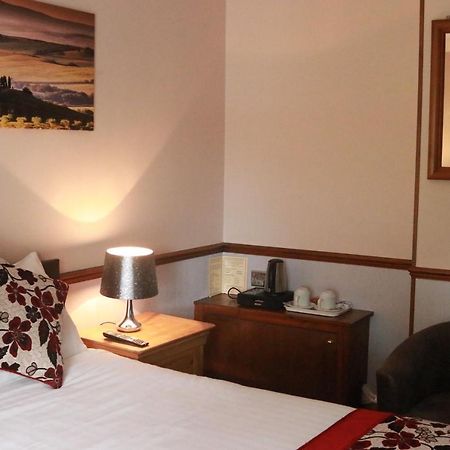 Lion And Fiddle Hotel Trowbridge Ngoại thất bức ảnh