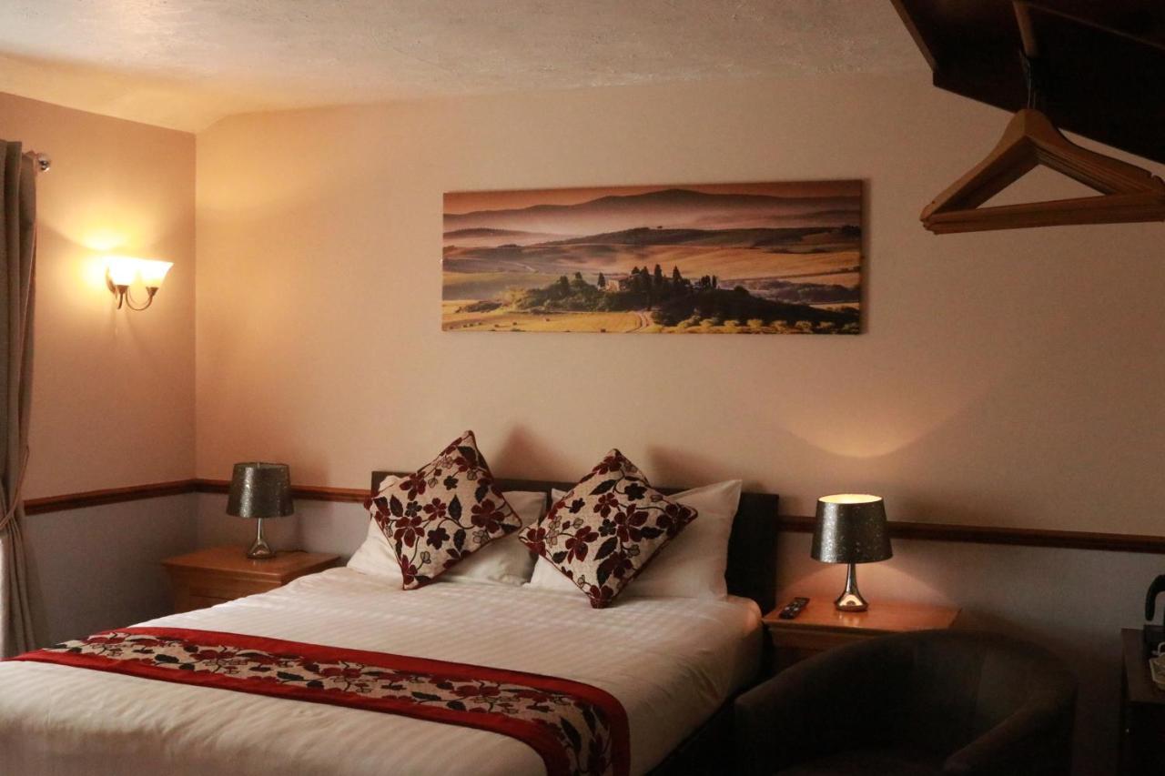 Lion And Fiddle Hotel Trowbridge Ngoại thất bức ảnh