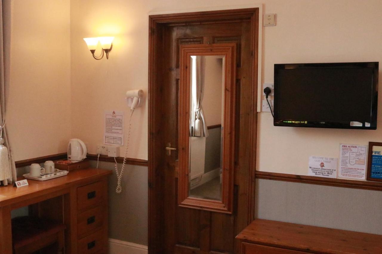 Lion And Fiddle Hotel Trowbridge Ngoại thất bức ảnh