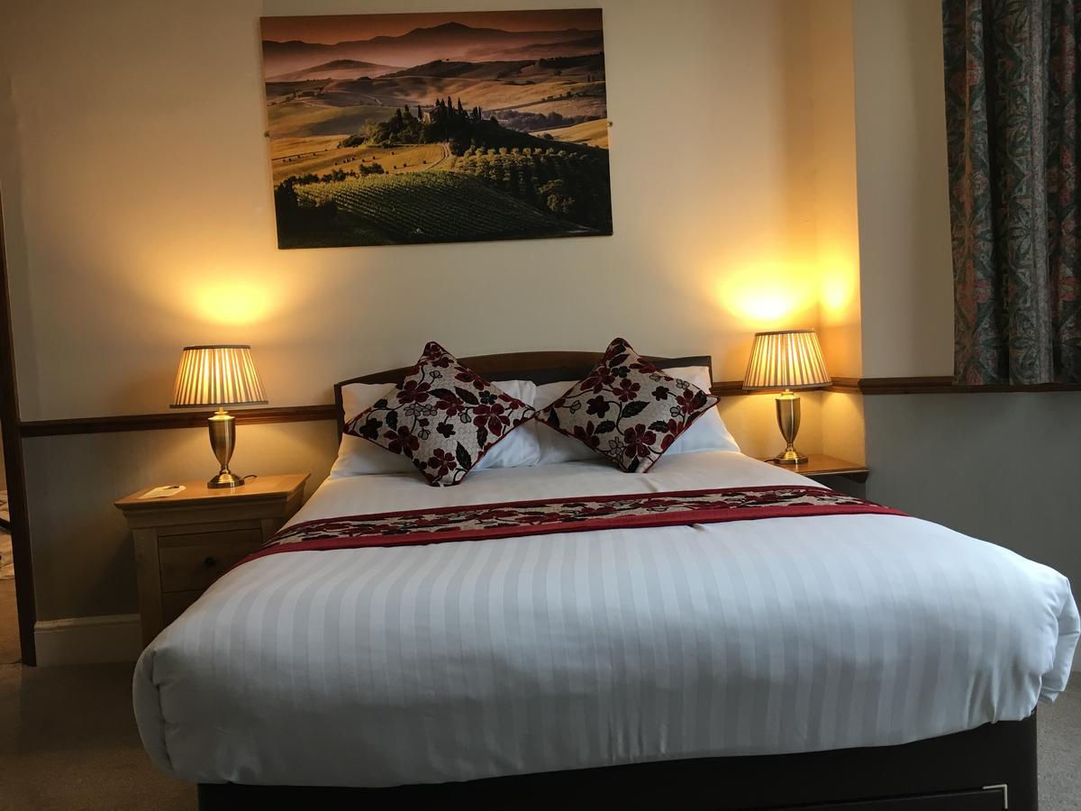 Lion And Fiddle Hotel Trowbridge Ngoại thất bức ảnh