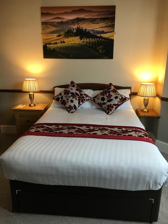 Lion And Fiddle Hotel Trowbridge Ngoại thất bức ảnh