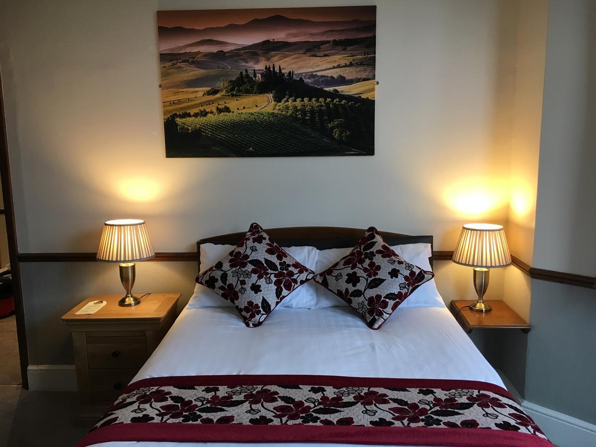Lion And Fiddle Hotel Trowbridge Ngoại thất bức ảnh