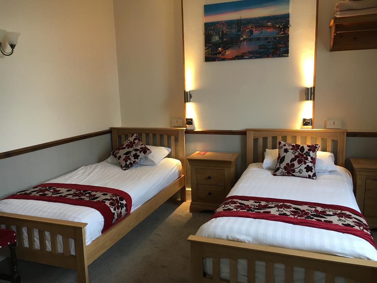 Lion And Fiddle Hotel Trowbridge Ngoại thất bức ảnh