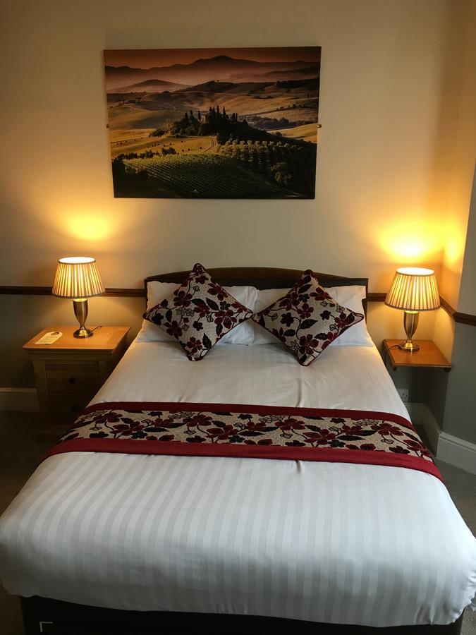 Lion And Fiddle Hotel Trowbridge Ngoại thất bức ảnh